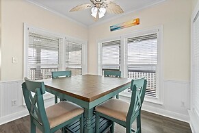 Shamrock Shores - Gulf Front West End Pet Friendly Property With Room