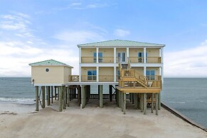 Shamrock Shores - Gulf Front West End Pet Friendly Property With Room