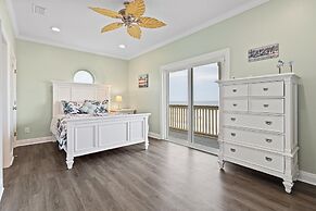 Shamrock Shores - Gulf Front West End Pet Friendly Property With Room