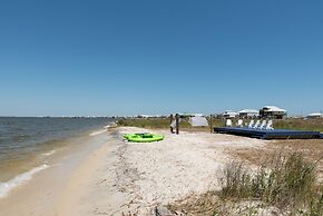 Blue Oasis - Private Backyard Beach - Pool, Hammocks, Kayaks, Even Cra