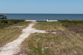 Blue Oasis - Private Backyard Beach - Pool, Hammocks, Kayaks, Even Cra