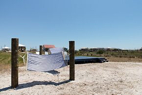 Blue Oasis - Private Backyard Beach - Pool, Hammocks, Kayaks, Even Cra