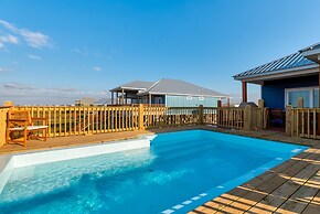 Blue Oasis - Private Backyard Beach - Pool, Hammocks, Kayaks, Even Cra