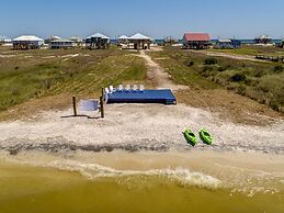 Blue Oasis - Private Backyard Beach - Pool, Hammocks, Kayaks, Even Cra