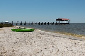 Blue Oasis - Private Backyard Beach - Pool, Hammocks, Kayaks, Even Cra