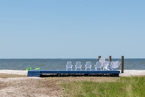 Blue Oasis - Private Backyard Beach - Pool, Hammocks, Kayaks, Even Cra