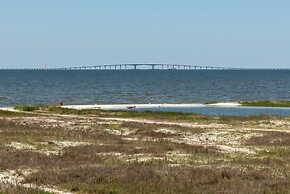 Blue Oasis - Private Backyard Beach - Pool, Hammocks, Kayaks, Even Cra