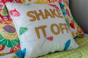 Blue Oasis - Private Backyard Beach - Pool, Hammocks, Kayaks, Even Cra