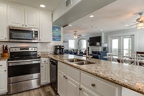 Strand Castle - Gulf Front! An Ideal Layout With Game Room, Small Priv