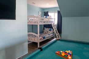 Strand Castle - Gulf Front! An Ideal Layout With Game Room, Small Priv