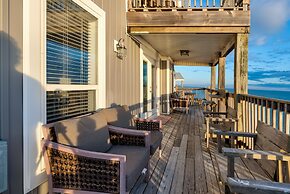 Strand Castle - Gulf Front! An Ideal Layout With Game Room, Small Priv