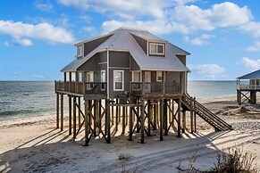 Strand Castle - Gulf Front! An Ideal Layout With Game Room, Small Priv