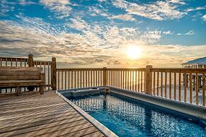 Strand Castle - Gulf Front! An Ideal Layout With Game Room, Small Priv