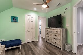 Strand Castle - Gulf Front! An Ideal Layout With Game Room, Small Priv