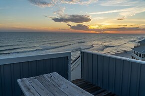 Strand Castle - Gulf Front! An Ideal Layout With Game Room, Small Priv