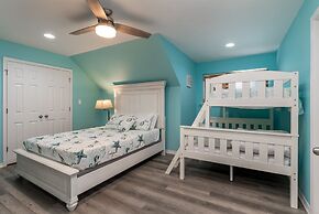 Strand Castle - Gulf Front! An Ideal Layout With Game Room, Small Priv