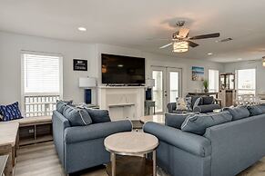 Strand Castle - Gulf Front! An Ideal Layout With Game Room, Small Priv