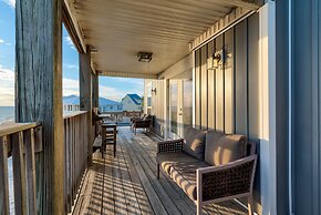 Strand Castle - Gulf Front! An Ideal Layout With Game Room, Small Priv