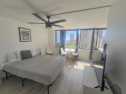 Hawaiian Monarch 1804 Condo by RedAwning