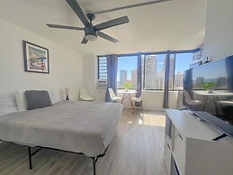 Hawaiian Monarch 1804 Condo by RedAwning