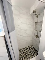 Hawaiian Monarch 1804 Condo by RedAwning