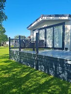 Superior 6 Berth Holiday Home in Suffolk,