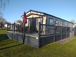 Superior 6 Berth Holiday Home in Suffolk,