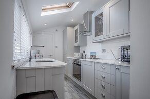 Hawtree Cottage - 2 Bed Cottage - Tenby