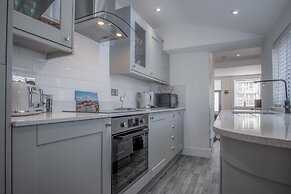 Hawtree Cottage - 2 Bed Cottage - Tenby