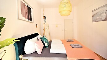 Moderne Altbauapartments nahe Stadtzentrum und Weinberge