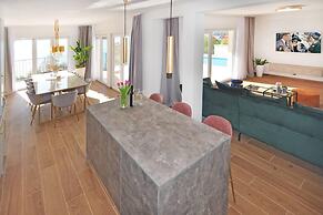 Villa Iva With sea View and Pool