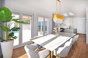 Villa Iva With sea View and Pool