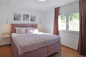 Villa Iva With sea View and Pool