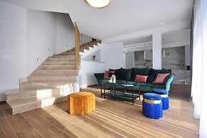 Villa Iva With sea View and Pool