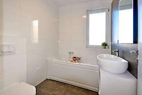 Villa Iva With sea View and Pool