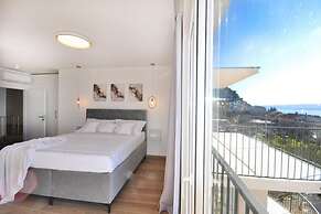 Villa Iva With sea View and Pool