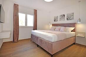 Villa Iva With sea View and Pool