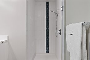 Global Luxury Suites Center City