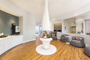 Global Luxury Suites Center City