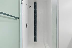 Global Luxury Suites Center City