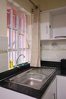 Stay.Plus Ebony Mara House