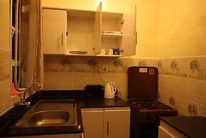 Stay.Plus Ebony Mara House