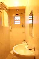 Stay.Plus Ebony Mara House