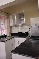 Stay.Plus Ebony Mara House