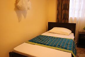 Stay.Plus Ebony Mara House