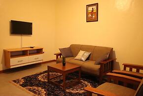 Stay.Plus Ebony Mara House