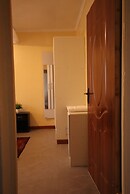 Stay.Plus Ebony Mara House