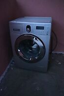 Stay.Plus Ebony Mara House