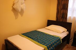 Stay.Plus Ebony Mara House