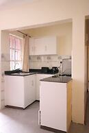 Stay.Plus Ebony Mara House